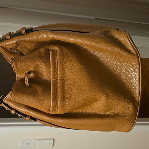 Bucket bag by Danier - Picture 3 of 8